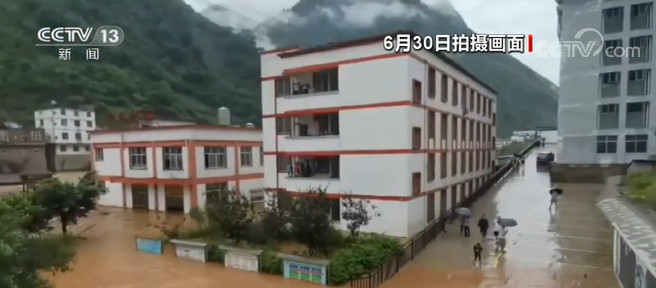 央视网|云南昭通：强降雨致多地受灾 群众紧急转移疏散