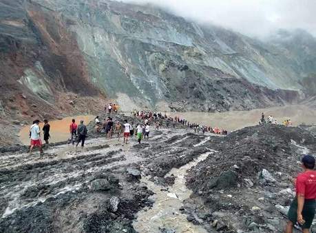 央视新闻|缅甸一翡翠矿区发生大规模塌方，已致数十人遇难，约200人被掩埋