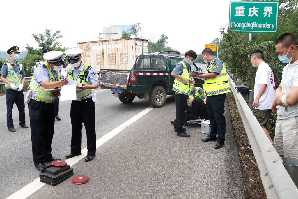 川报观察|构建多层次成渝地区“1小时”交通圈，川渝两省市今天签了一揽子协议