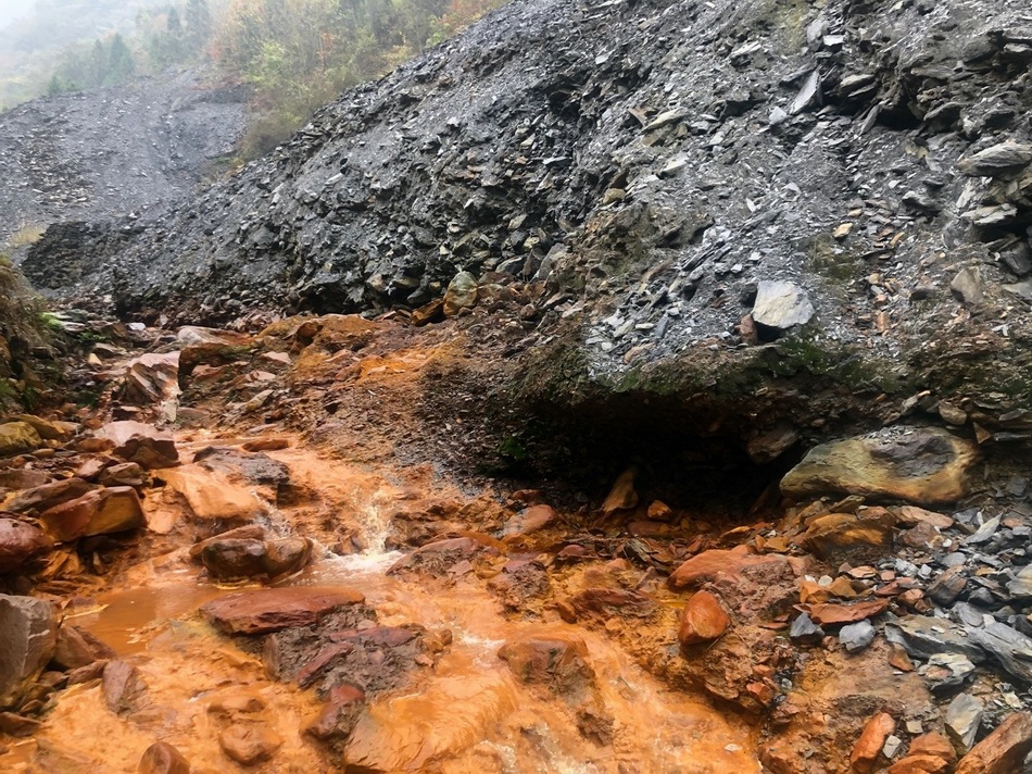 澎湃新闻|陕西秦巴山区硫铁矿区污染调查