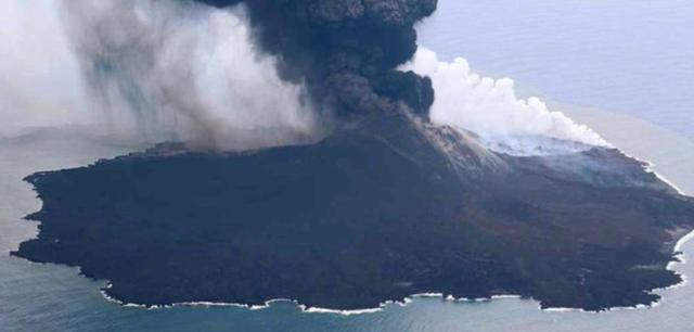 澎湃新闻|日本西之岛火山喷烟高达4700米，刷新观测纪录