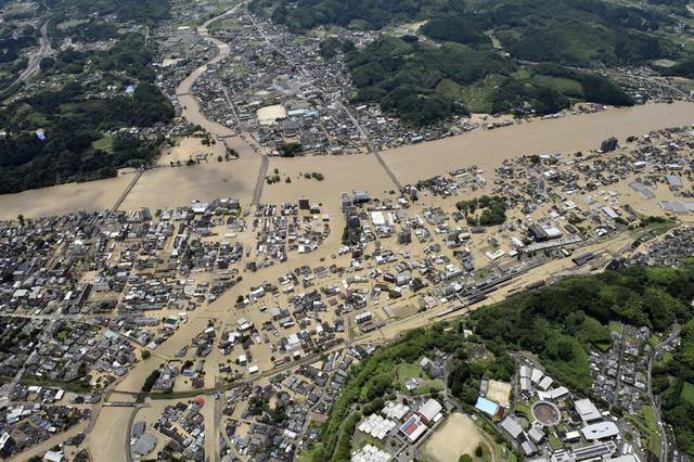 纵相新闻|日本九州罕见暴雨已致2人死亡、数十人失联，政府向7万余人发出避难指示