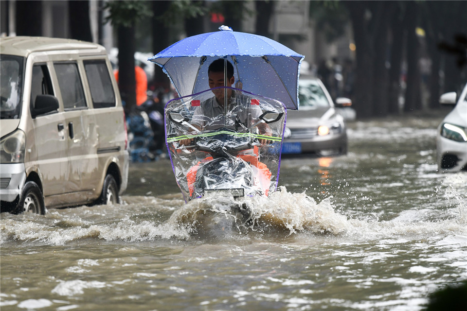 郑州暴雨图片真实照片图片