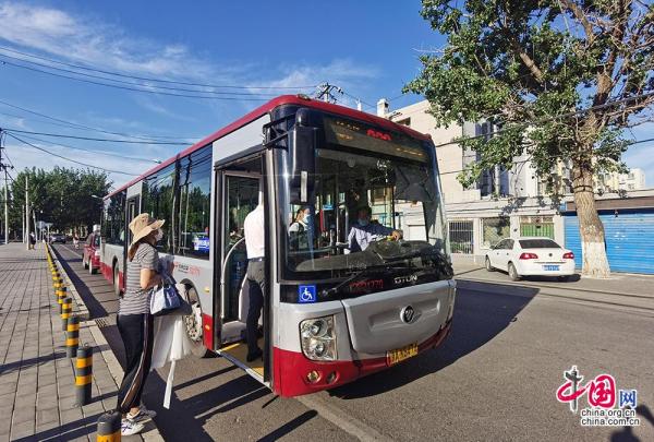 中国网|高考考点线路加密消毒增发车次 公交集团多项措施保障考生出行