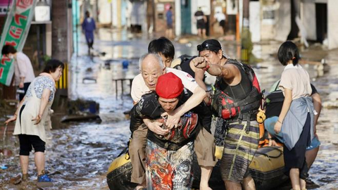 央视网|大雨影响 日本熊本县八代市等地约5370户停电