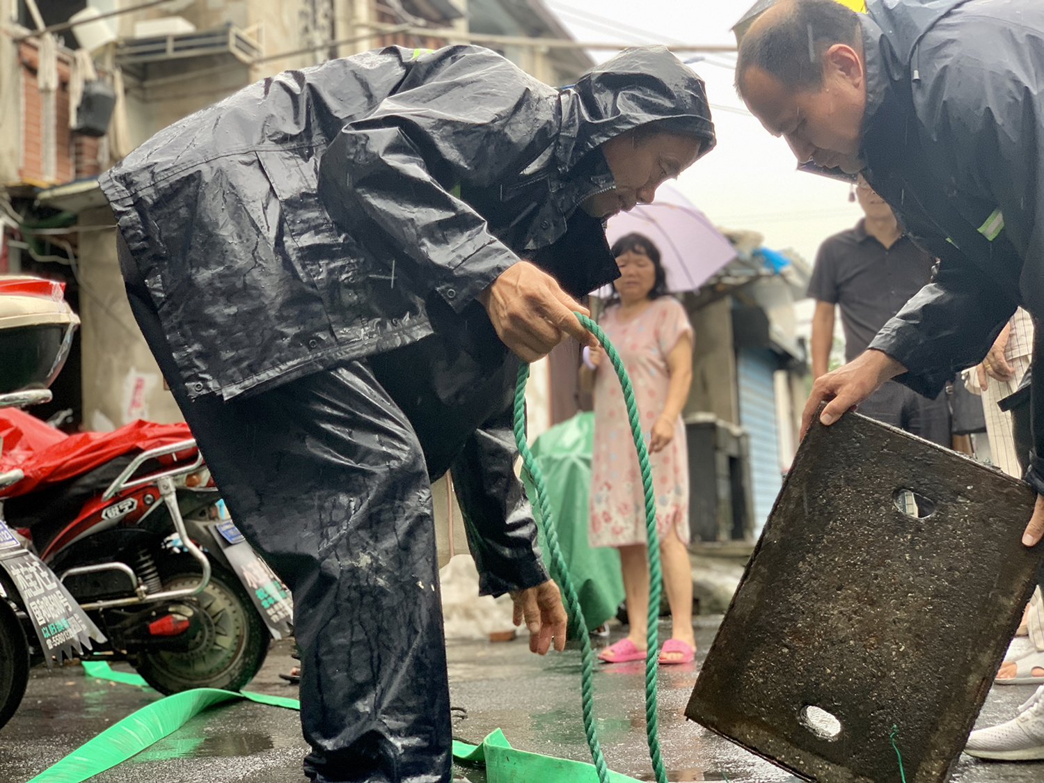 上观新闻|曾因一场雨淹8000户，过去是上海重灾区，今天在暴雨中他们还好吗？