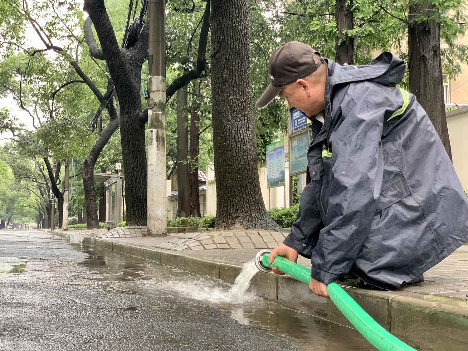 上观新闻|曾因一场雨淹8000户，过去是上海重灾区，今天在暴雨中他们还好吗？