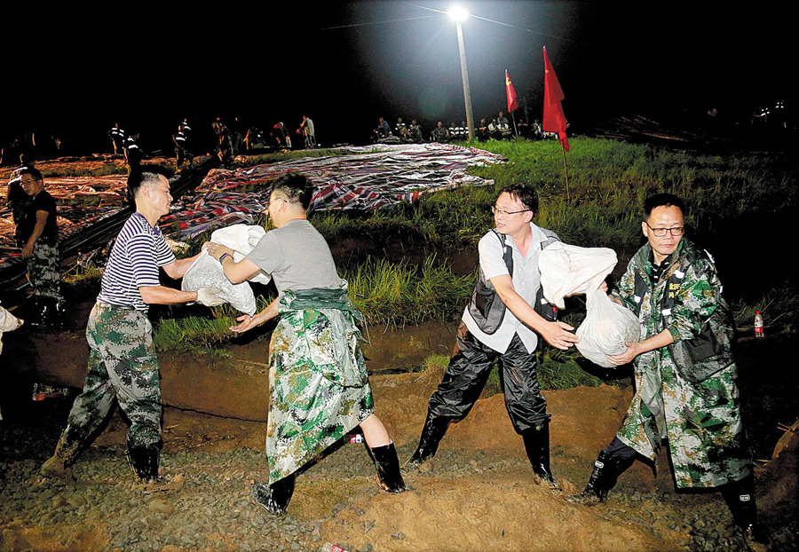 湖北日报|大坝突发散浸脱坡险情 浠水打响白洋河水库保卫战