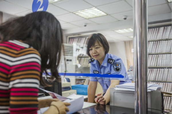 新民晚报|半年办理6万余件！浦东公安“一网通办”办件量位居全市第一，有哪些好方法？