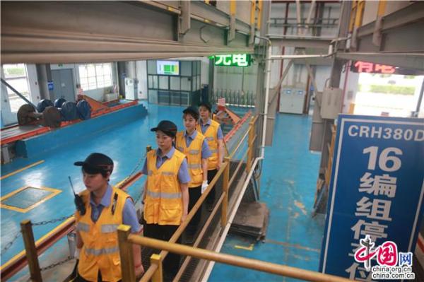 中国网|中国发布丨探访电务女子检测组:“把脉问诊”车载设备 确保动车组安全运行