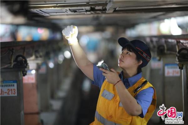 中国网|中国发布丨探访电务女子检测组:“把脉问诊”车载设备 确保动车组安全运行