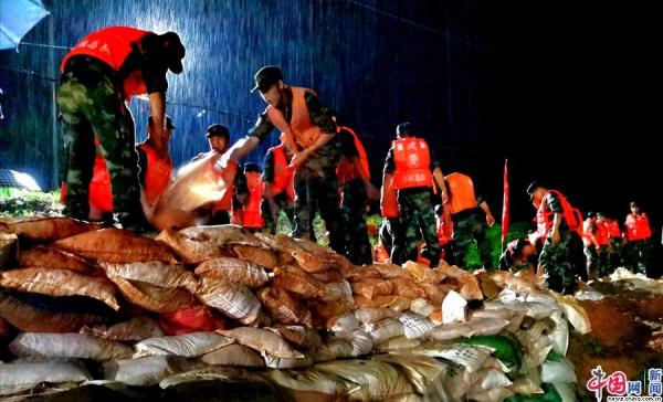 中国网|水位破历史峰值,武警官兵全力应急!