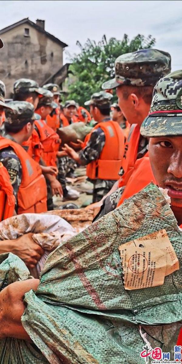 中国网|水位破历史峰值,武警官兵全力应急!