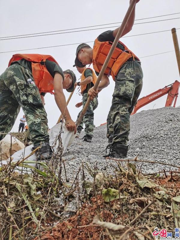 中国网|水位破历史峰值,武警官兵全力应急!