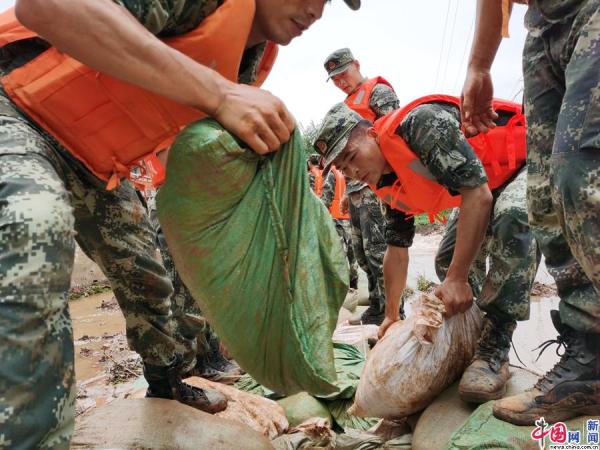 中国网|水位破历史峰值,武警官兵全力应急!