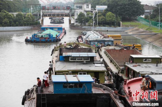 中新网|上海部分水闸已开闸为流域泄洪 同时加强江海堤防巡查