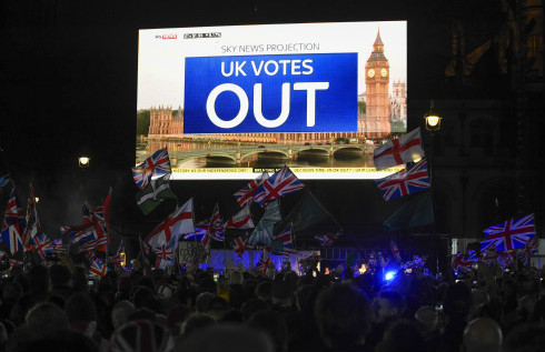 英国签证工作人员是中国人吗_英国工作签证多少钱_去英国工作签证多少钱