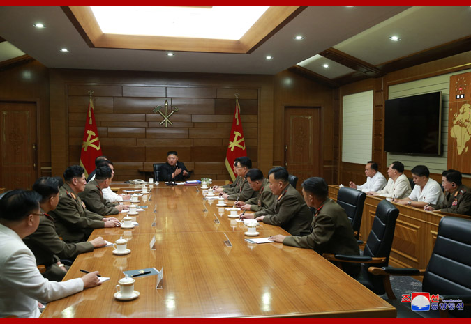 央视新闻客户端|朝鲜举行中央军委扩大会议，金正恩主持并签署多项命令