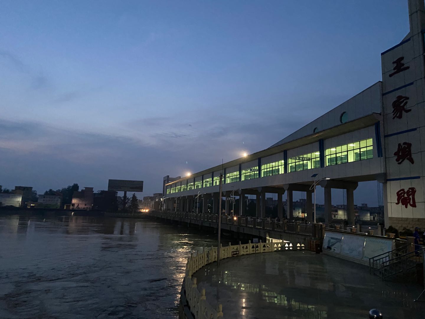 澎湃新闻|淮河王家坝上游未来三天降雨持续，预计21日水位接近保证线