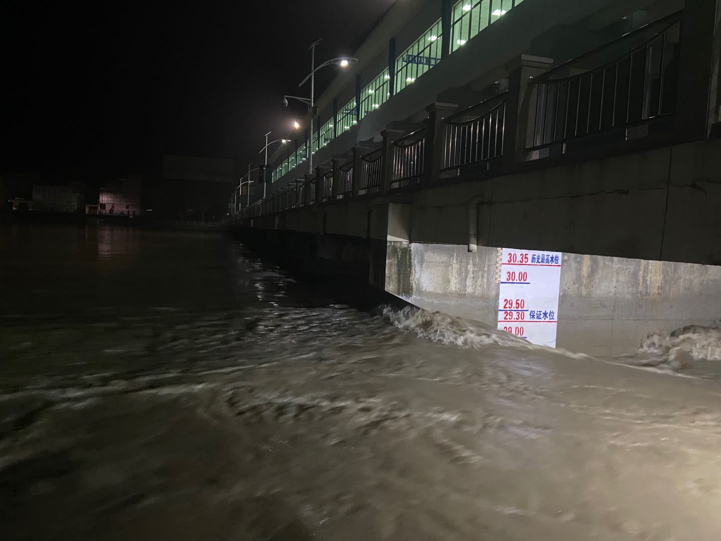 澎湃新闻|淮河王家坝上游未来三天降雨持续，预计21日水位接近保证线