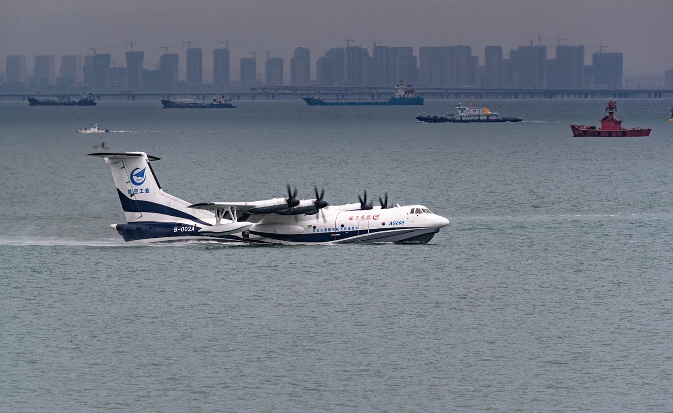 人民日报客户端|祝贺！水陆两栖飞机“鲲龙”AG600海上首飞成功