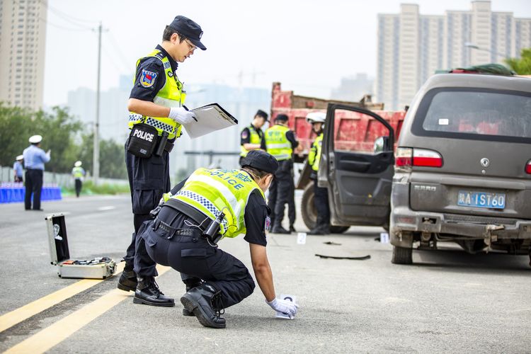 人民日报客户端陕西频道|空地一体应急救援，这场演练燃爆了