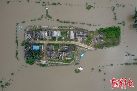 中国青年报|在蓄洪区 等洪水退去