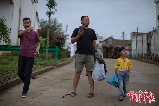 中国青年报|在蓄洪区 等洪水退去