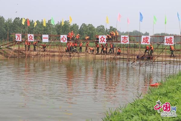 中国网|上下齐心筑防线 风雨同舟保安澜