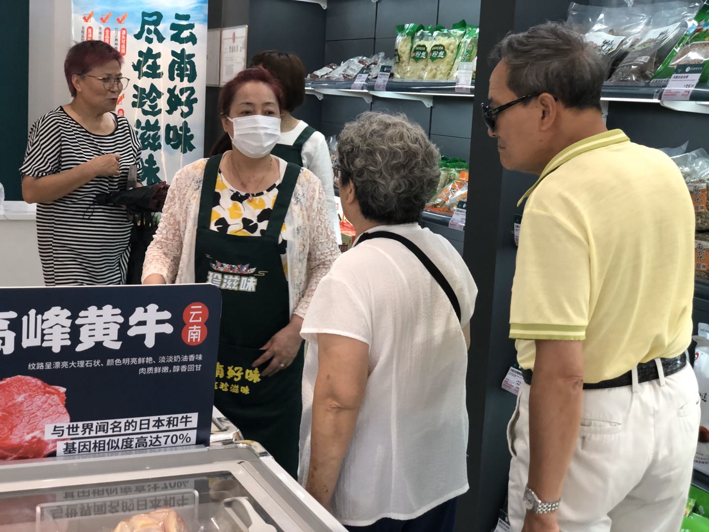 文汇报|在这里可以一站式采购“时髦”扶贫产品啦！沪上首家上海市消费扶贫产品直营店今在四川北路商业街开张