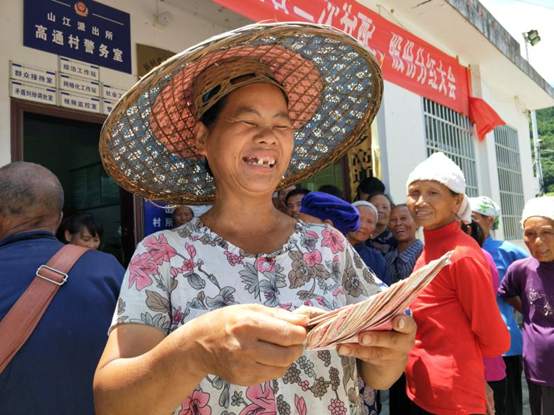 人民日报客户端湖南频道|凤凰：产业帮扶助脱贫 群众分红笑开颜