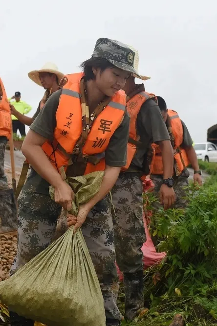 全国妇联|又美又飒！中国女兵