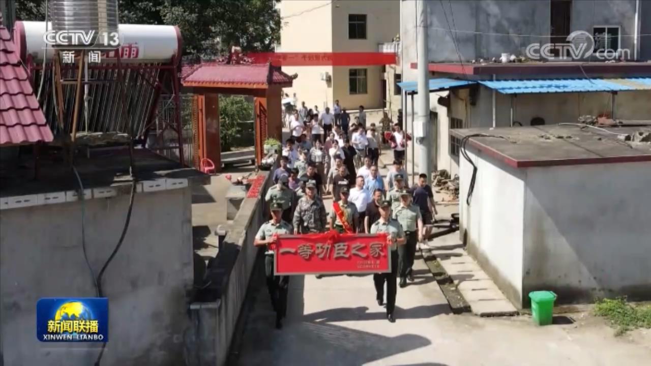 央视网|军民鱼水一家亲 各地庆祝建军节