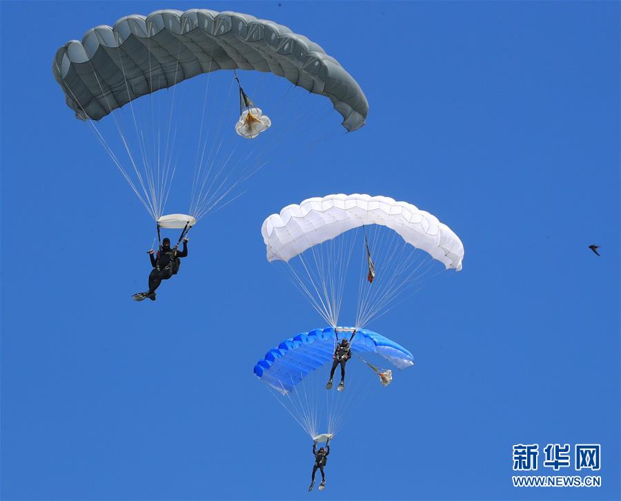 新华网|白俄罗斯迎接空降兵节