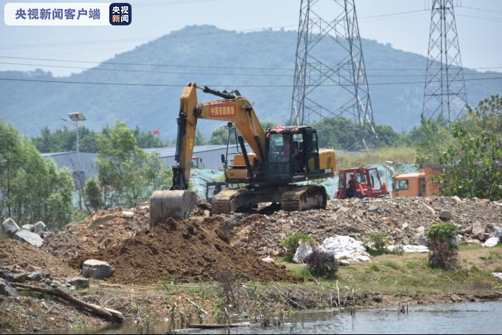 央视新闻客户端|安徽长江水位缓退 怀宁县区大圩决口开始封堵