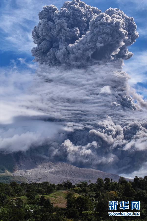 新华网|印尼锡纳朋火山剧烈喷发