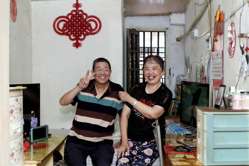 王伟林、柯蔚远夫妇的长方形家，宽才2米。