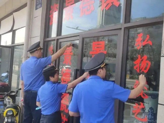 东方网|街头巷口、社区内外、房前屋后......青浦2万余名党员奋战“创全”第一线