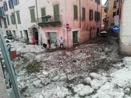 央视新闻|?意大利维罗纳遭遇强雹暴袭击 地区宣布进入危机状态