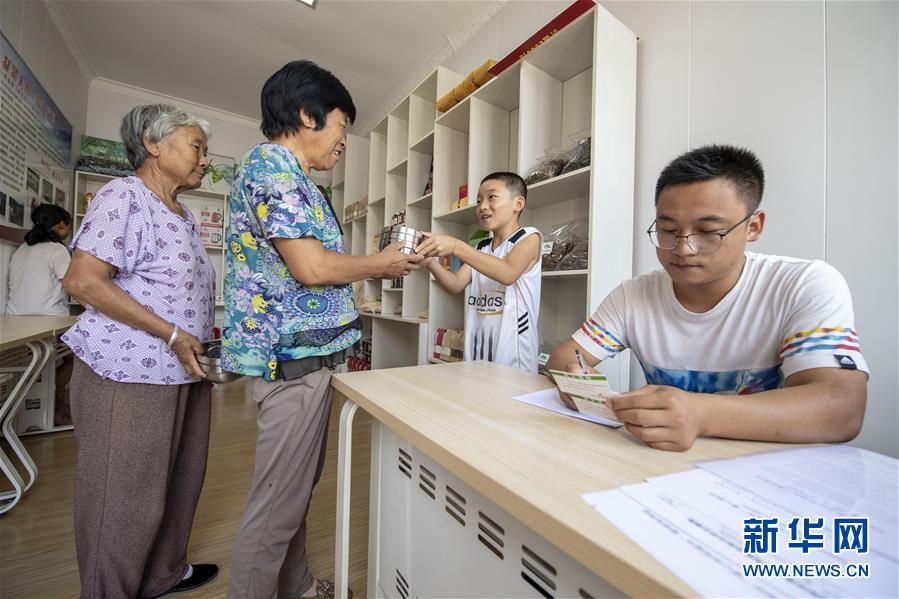 新华网|我的暑期实践报告——跟着爸妈去驻村