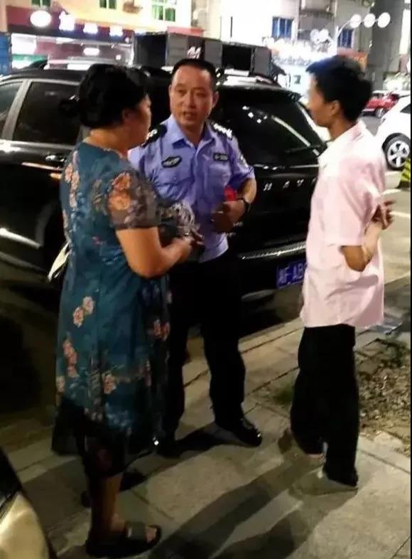 “深圳晚报”微信公众号|打工夫妻误扔3.8万元存款，民警环卫在30吨垃圾中找回