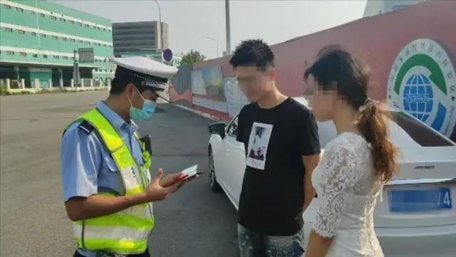 钱江晚报|夫妻高速停车拍婚纱照还到路中间找角度，被罚250元