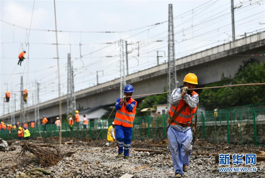 （经济）（1）铁路建设施工忙