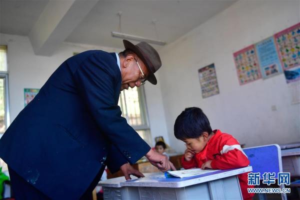 新华网|这所只有一位老师、七名学生的“云端”学校开学啦[组图]