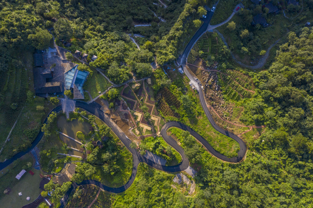 新华社|念好“山”字经 加快奔小康——重庆武陵山区城镇群生态脱贫记周凯