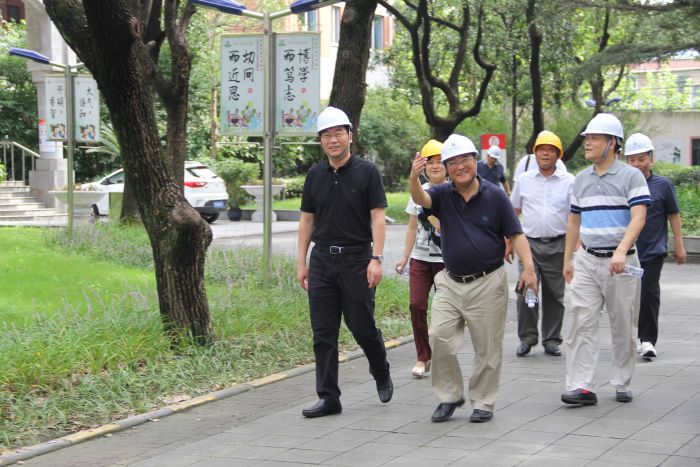 上海市杨浦区人民政府网站|区教育局领导检查暑期教育建设工地