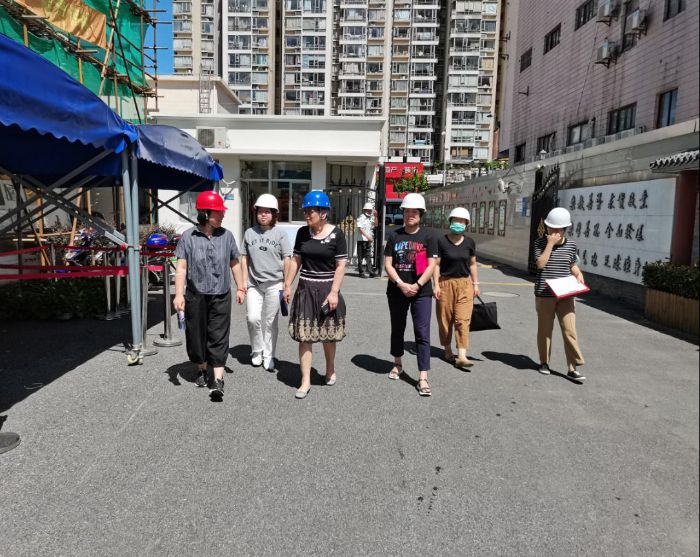 上海市杨浦区人民政府网站|区教育局领导检查暑期教育建设工地