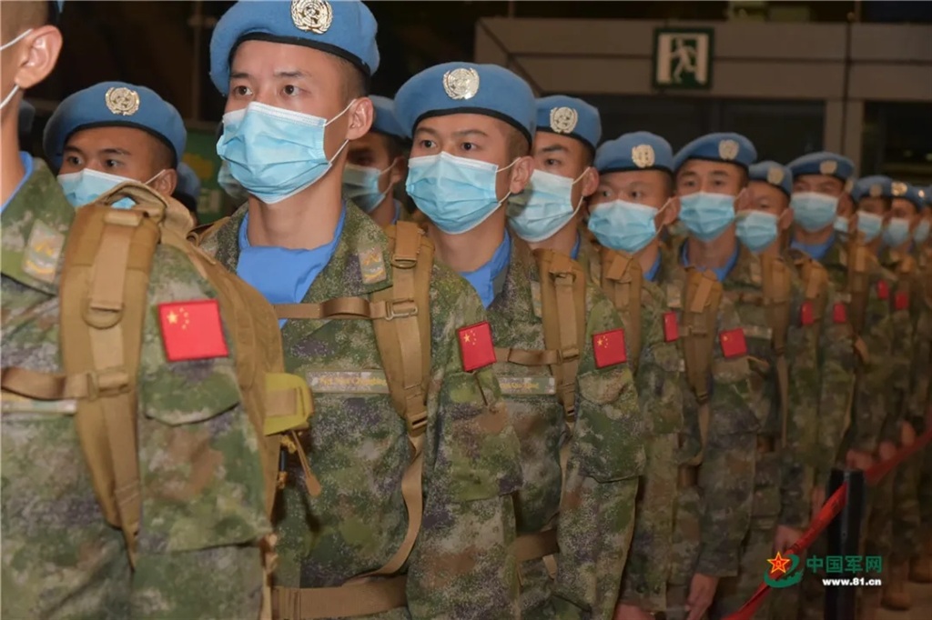 东方网·演兵场|又一部队告别“蓝精灵”！解放军空降兵部队换装“星空迷彩”