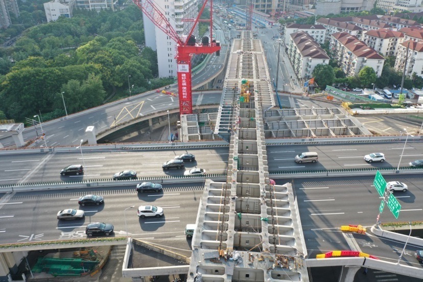 东方网|北横通道主线天目路立交钢箱梁合龙 四层立交体系初见端倪