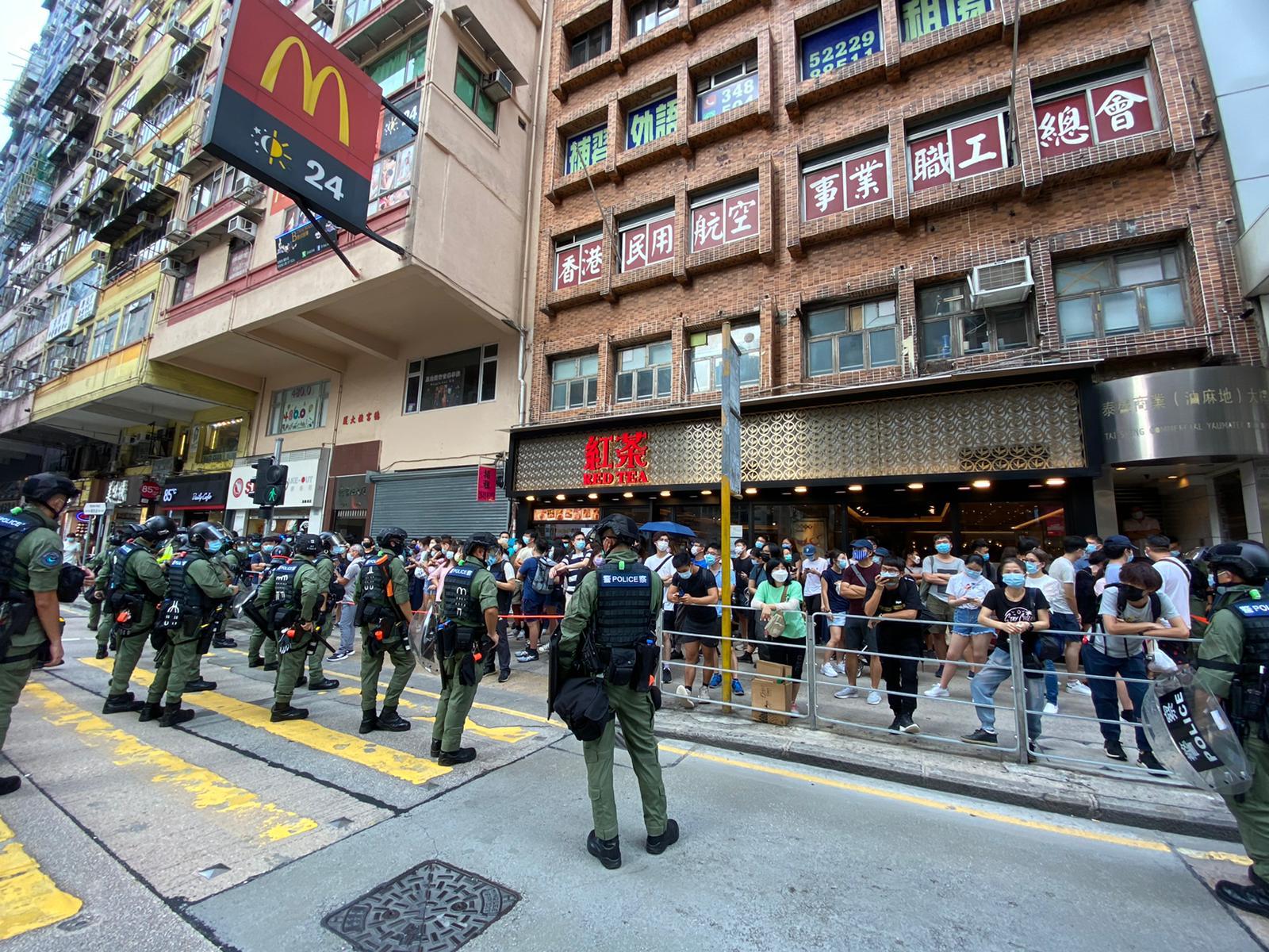 海外网|香港九龙多地出现非法集结 黄之锋现身 港警严正执法